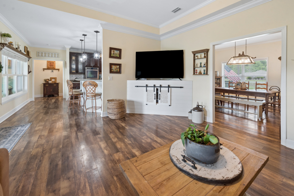 3,900 Sq Ft Home on Acre Lot – Dual Walk-In Closets, Clawfoot Tub