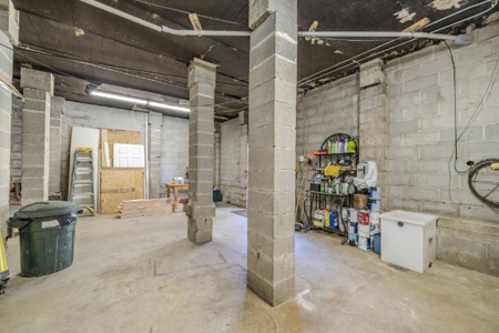 newly remodeled 2700 sqft commercial building with full basement - image 14