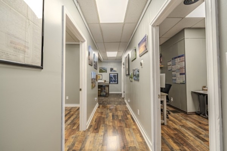 newly remodeled 2700 sqft commercial building with full basement - image 9