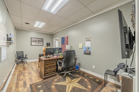newly remodeled 2700 sqft commercial building with full basement - image 7