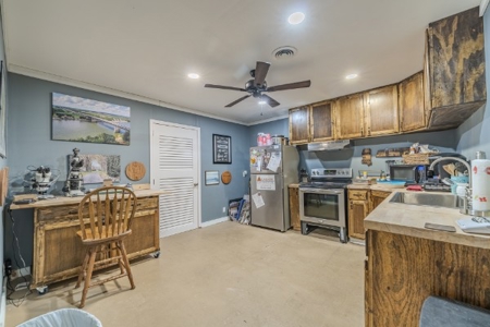newly remodeled 2700 sqft commercial building with full basement - image 13