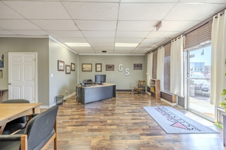 newly remodeled 2700 sqft commercial building with full basement - image 2