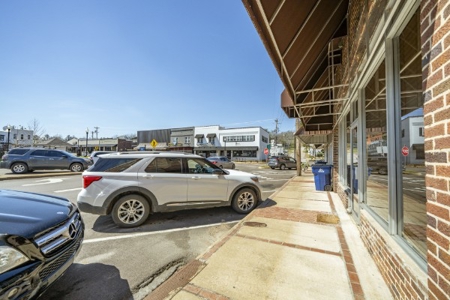 newly remodeled 2700 sqft commercial building with full basement - image 27