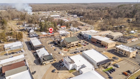 newly remodeled 2700 sqft commercial building with full basement - image 25