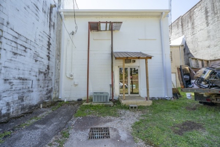 newly remodeled 2700 sqft commercial building with full basement - image 22