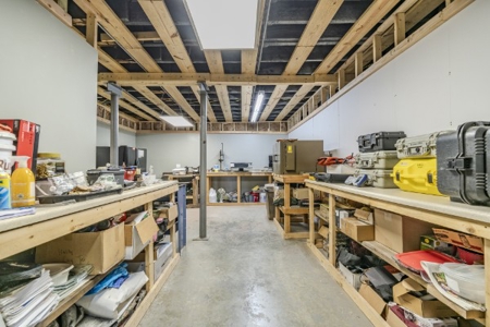 newly remodeled 2700 sqft commercial building with full basement - image 19