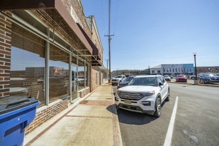 newly remodeled 2700 sqft commercial building with full basement - image 28