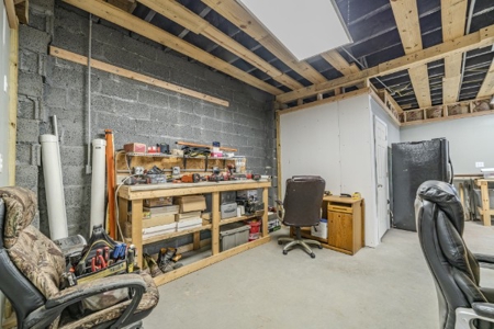 newly remodeled 2700 sqft commercial building with full basement - image 16