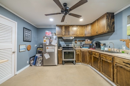 newly remodeled 2700 sqft commercial building with full basement - image 12