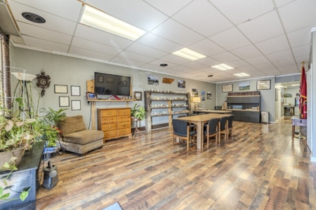newly remodeled 2700 sqft commercial building with full basement - image 3