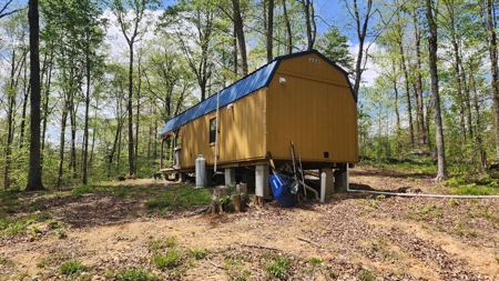 Rustic Cabin Retreat Near Dale Hollow Lake - image 4