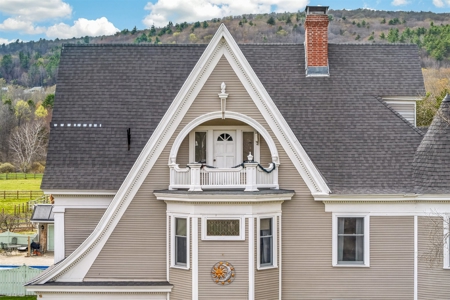 Beautiful Victorian Home with 5704 sq ft with Barn on 8.98 Acres - image 4