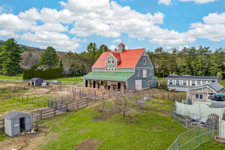 Beautiful Victorian Home with 5704 sq ft with Barn on 8.98 Acres - image 6