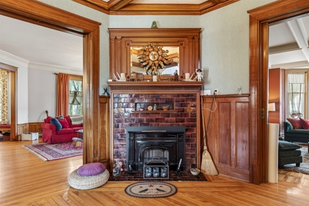 Beautiful Victorian Home with 5704 sq ft with Barn on 8.98 Acres - image 28