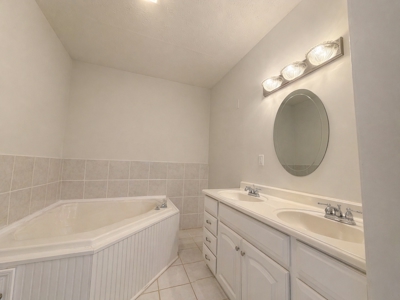 4 Bedroom Home with 2 Primary Suites For Sale in Jackson TN - image 3
