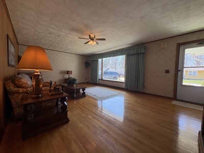 One Level living in this meticulously maintained home. - image 8