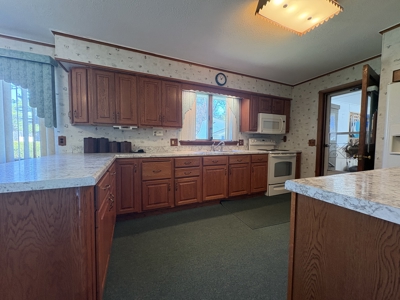 One Level living in this meticulously maintained home. - image 3