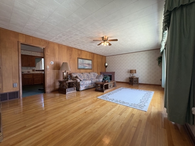 One Level living in this meticulously maintained home. - image 6