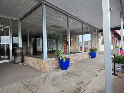 Outstanding commercial opportunity in the heart of town! - image 5