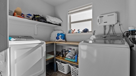 Newer Home With Solar, Water Filter, and No Carpet in GJ CO! - image 23