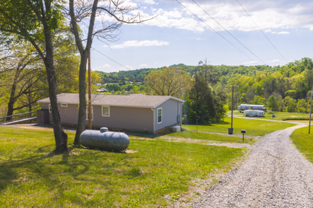 Unrestricted Country Home Bybee-Cocke County-East Tennessee - image 2