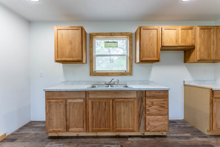 Country Home + 0.5 Acres in the Missouri Ozarks | Ozark County - image 8