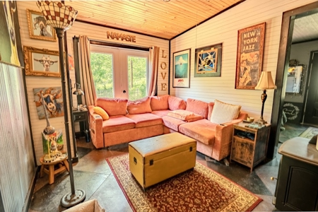 Partial Log Cabin On 5 Acres With Seperate Art Studio And Storage - image 7