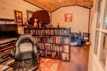 Partial Log Cabin On 5 Acres With Seperate Art Studio And Storage - image 17