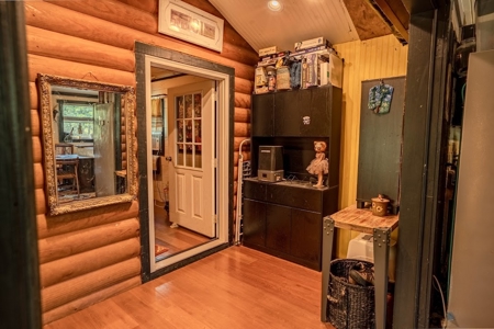 Partial Log Cabin On 5 Acres With Seperate Art Studio And Storage - image 19