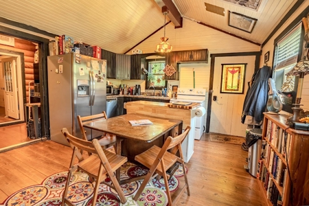 Partial Log Cabin On 5 Acres With Seperate Art Studio And Storage - image 10