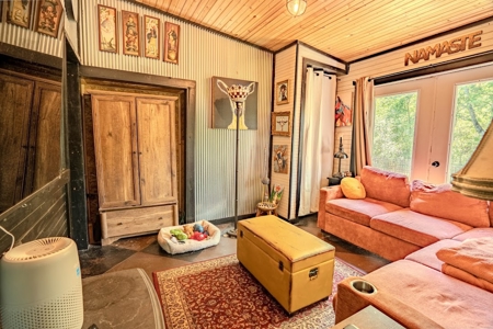Partial Log Cabin On 5 Acres With Seperate Art Studio And Storage - image 6