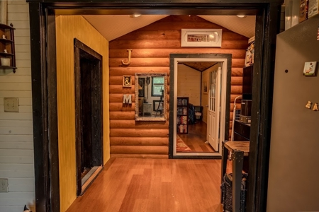 Partial Log Cabin On 5 Acres With Seperate Art Studio And Storage - image 20