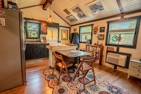 Partial Log Cabin On 5 Acres With Seperate Art Studio And Storage - image 11