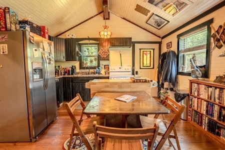Partial Log Cabin On 5 Acres With Seperate Art Studio And Storage - image 12