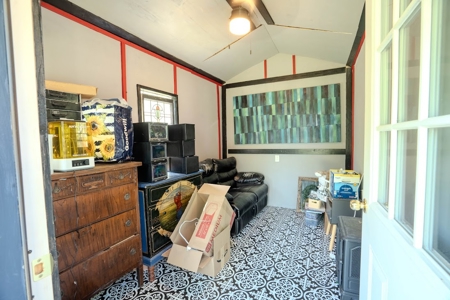 Partial Log Cabin On 5 Acres With Seperate Art Studio And Storage - image 27