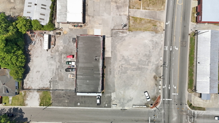 Commercial Building on .63 Acres - High-Visibility Location - image 4