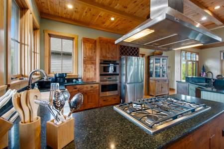 Premier Lakefront Home on Dale Hollow Lake in Albany, Kentucky - image 25