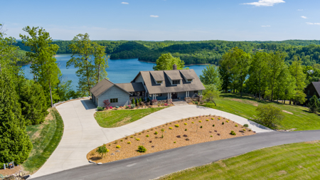 Premier Lakefront Home on Dale Hollow Lake in Albany, Kentucky - image 2