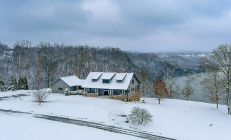 Premier Lakefront Home on Dale Hollow Lake in Albany, Kentucky - image 5