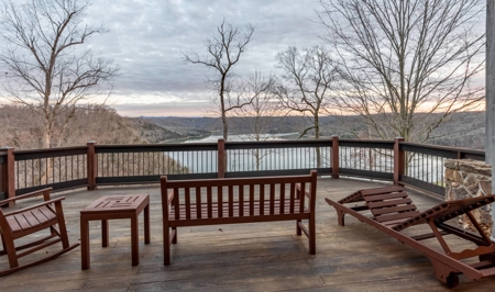 Premier Lakefront Home on Dale Hollow Lake in Albany, Kentucky - image 7