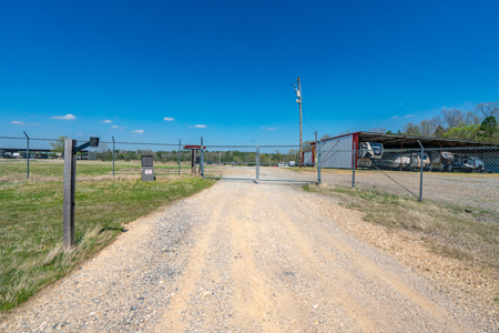 RV and Boat Storage in Mount Ida Arkansas Near Lake Ouachita - image 10