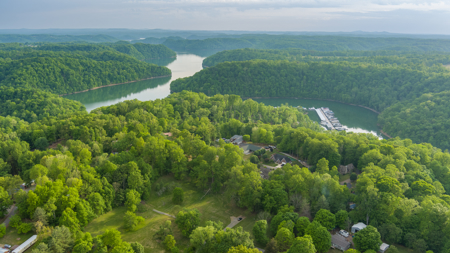 Luxurious 4-Bedroom Estate with Private Pool Close to Dale Hollow - image 11