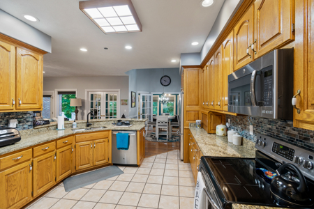 Luxurious 4-Bedroom Estate with Private Pool Close to Dale Hollow - image 29