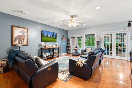 Luxurious 4-Bedroom Estate with Private Pool Close to Dale Hollow - image 21