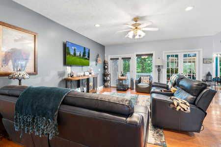 Luxurious 4-Bedroom Estate with Private Pool Close to Dale Hollow - image 22