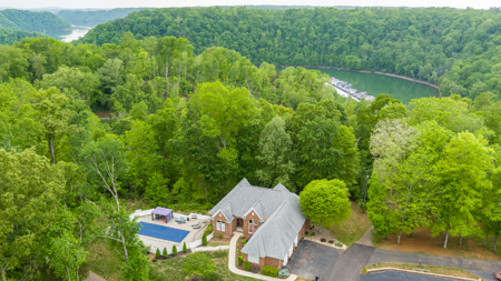 Luxurious 4-Bedroom Estate with Private Pool Close to Dale Hollow - image 9
