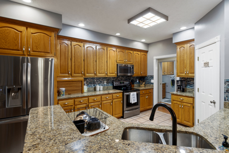 Luxurious 4-Bedroom Estate with Private Pool Close to Dale Hollow - image 28