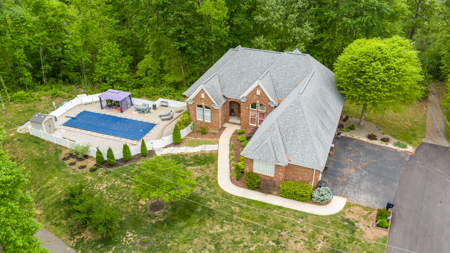 Luxurious 4-Bedroom Estate with Private Pool Close to Dale Hollow - image 8