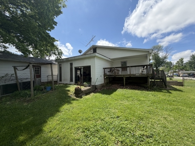 Charming 3-Bed Bungalow on Spacious Corner Lot - image 40