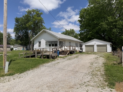 Charming 3-Bed Bungalow on Spacious Corner Lot - image 6